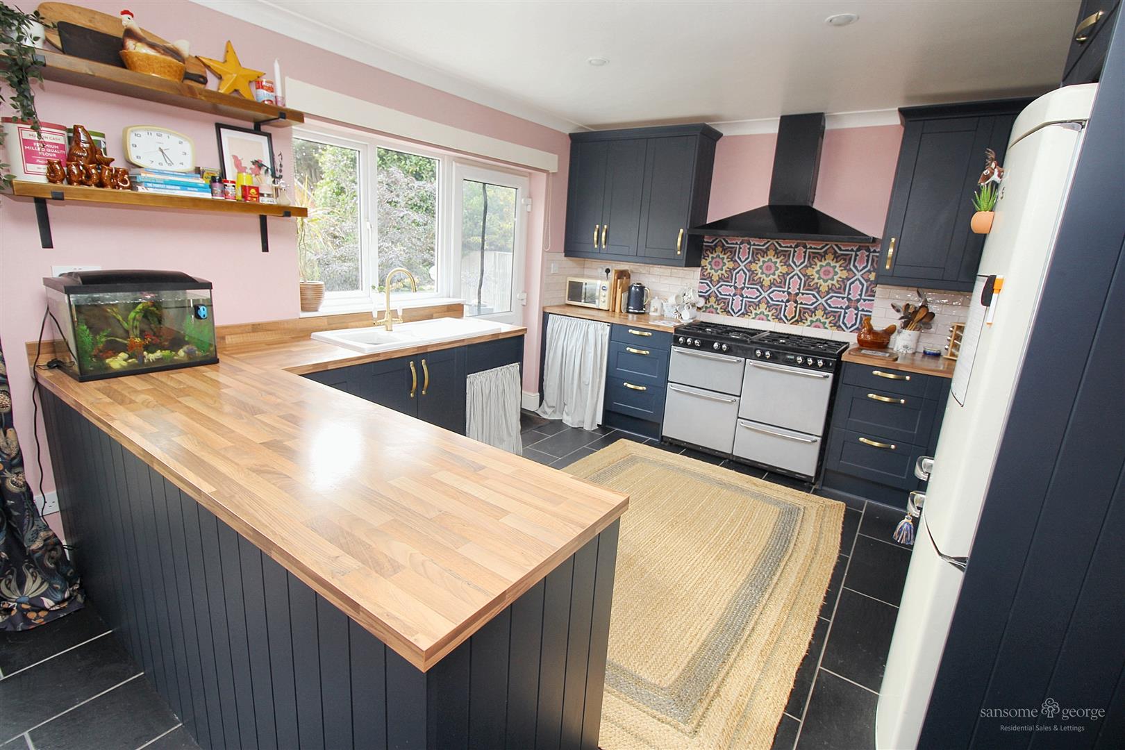 Glenwood Drive, Tilehurst, Reading